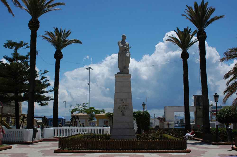 Cádiz - Tarifa 02 - estatua de Guzman el Bueno.jpg